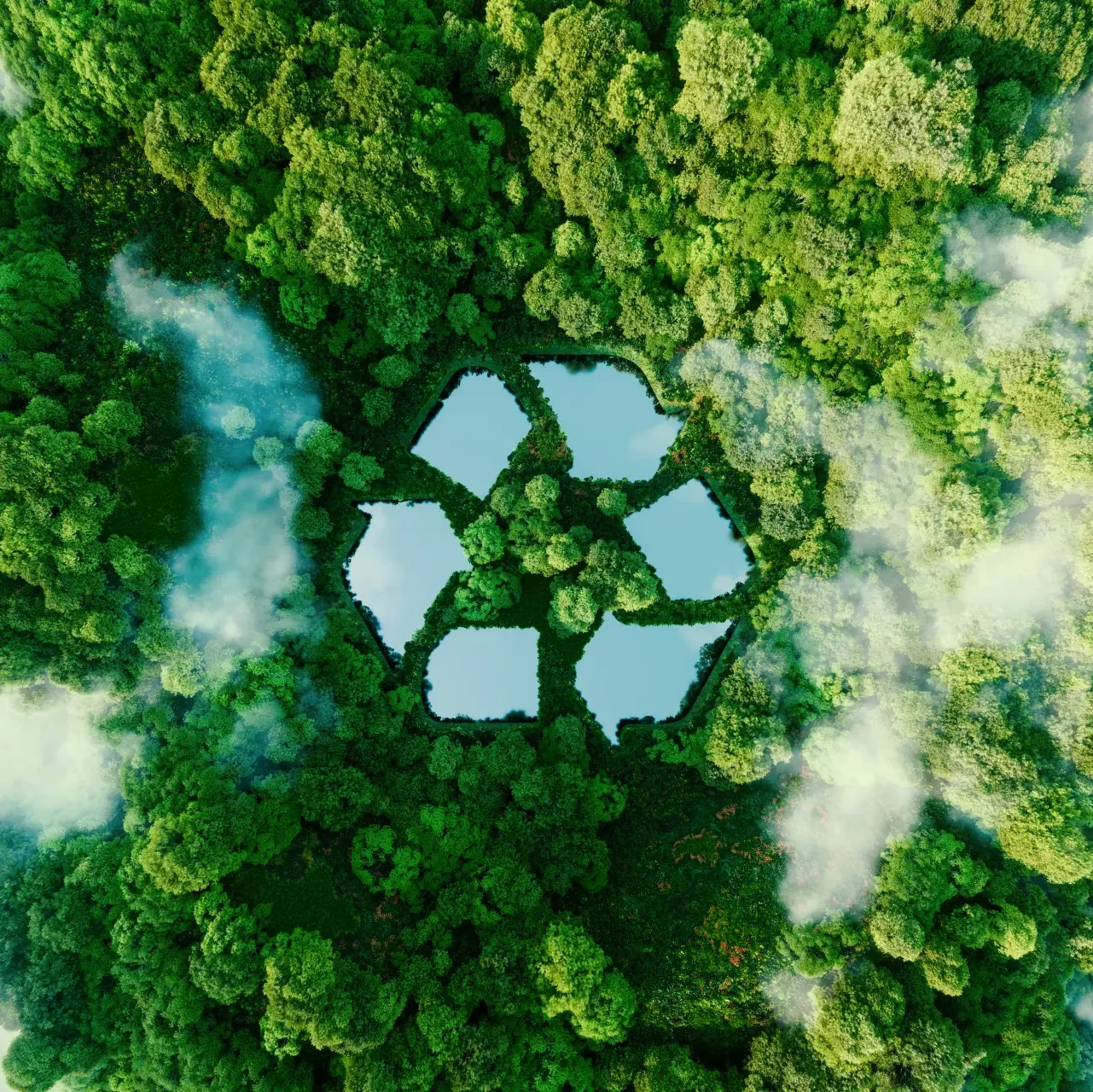 Recycling-Zeichen als See im Wald, Vogelperspektive